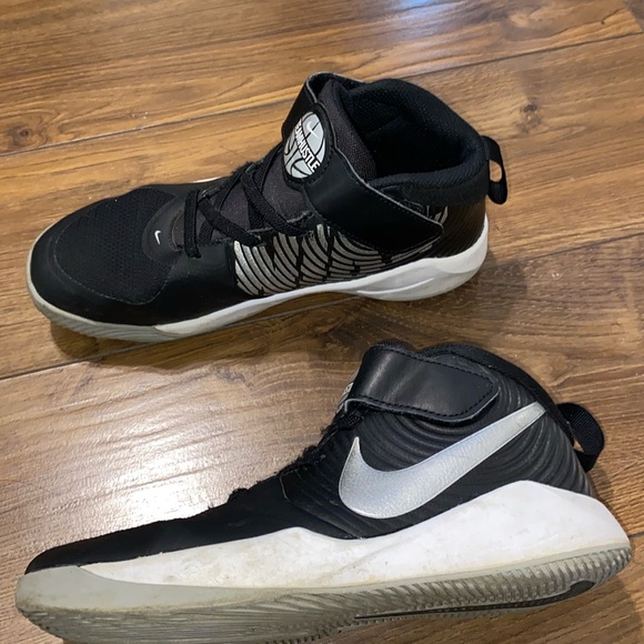 Nike Team Hustle D9 black and gray US 3 - Picture 1 of 2